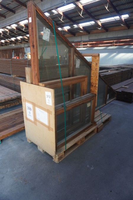 Pallet with mixed lot windows.