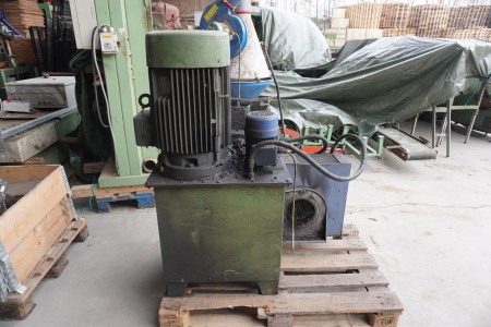 Hydraulic station with filter