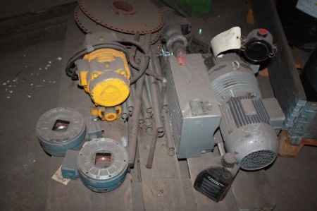 Pallet various items, including Vacuum pump