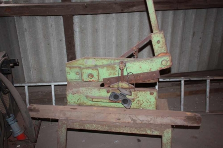 Steel bar cutter on stand