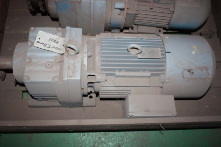 Gearmotor, SEW Eurodrive, type R87, DV132M4/2/BM/TH