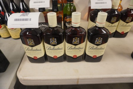 4 flasker Ballantines whisky