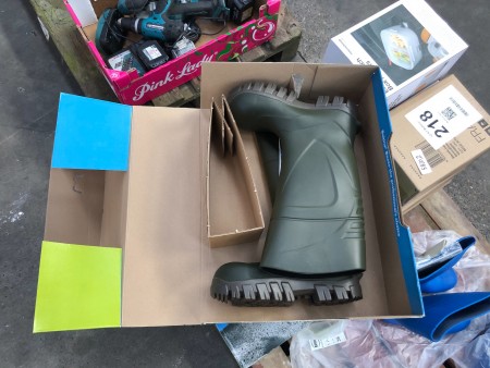 4 pairs of Bekina rubber boots