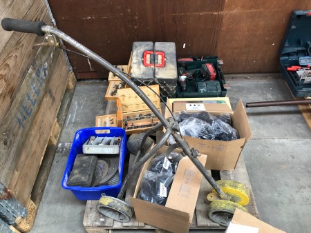 Pallet with various special drills, drilling machine, wheels etc.