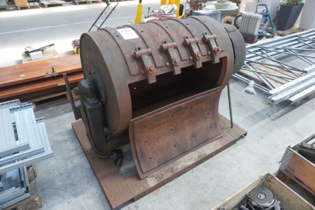 Deburrs drum with electric motor