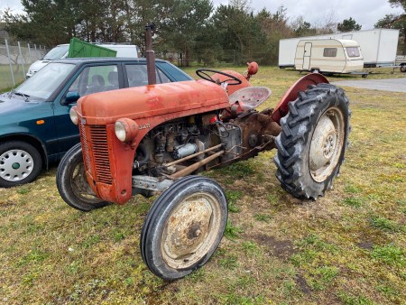 Tractor, make: Massey Ferguson, model: 31