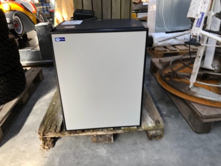 Køleskab med frysebox til autocamper
