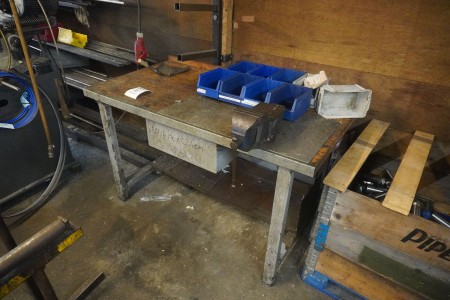 File bench with vise