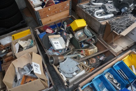 Pallet containing various cutting discs, welding tractor, grindstone, etc.