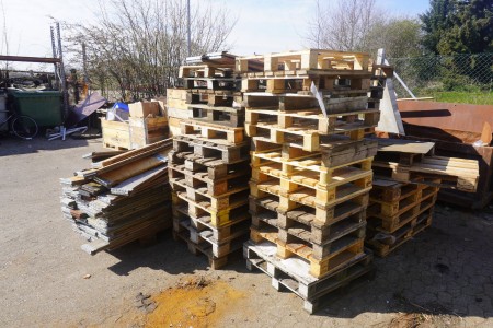 Lot of pallets and frames