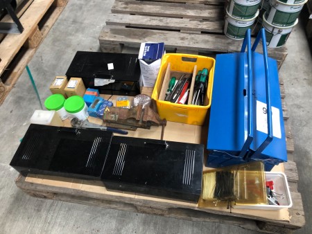 Toolbox with contents + screws + vices etc.