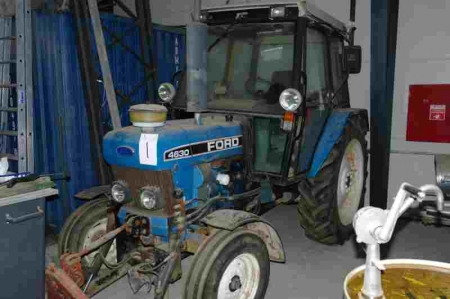 Tractor, Ford 4630. Front mounted A suspension with hydraulic outlets. Hydraulic outlet behind. Good tread. 5447 hours.