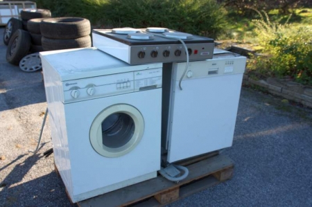 Hvidevarer: vaskemaskine, Bauknecht Supergrøn 3000 I + opvaskemaskine, Bosch + kogeplader, Voss
