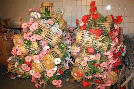 2 pallets exhibition materials: flowers