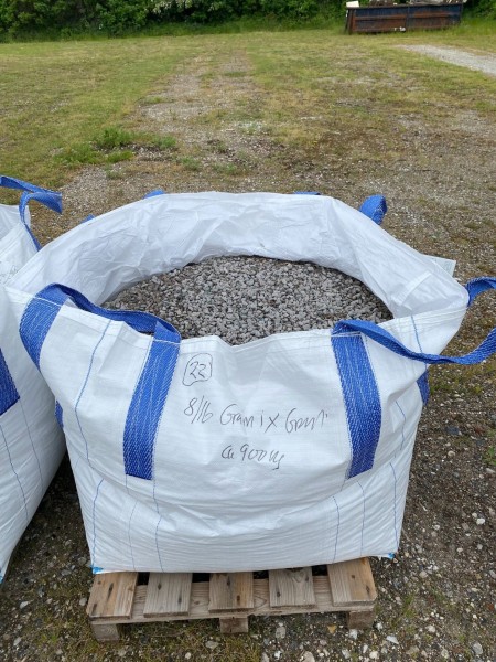 Ca. 900kg gråmix granitskærver 