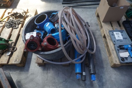 Lot of fittings in metal + 3 pcs. hydraulic cylinders etc.