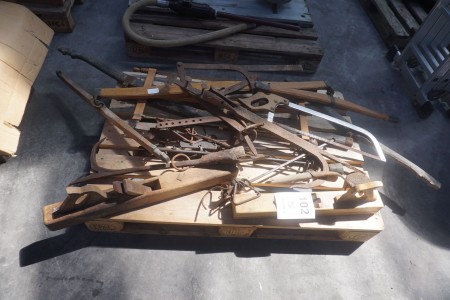 Lot of antique planers, saws etc.