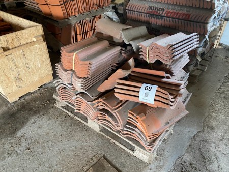 Lot mixed roof tiles