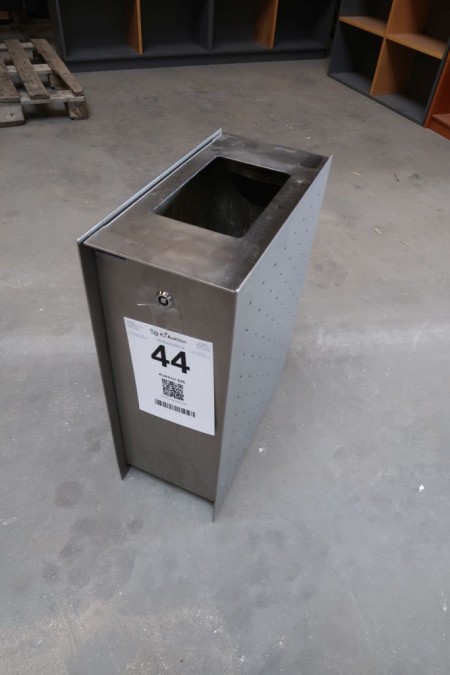 Garbage bin in stainless steel