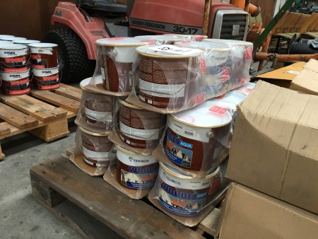 32 buckets of wood paint, brand: TEKNOS, model: Woodex Aqua