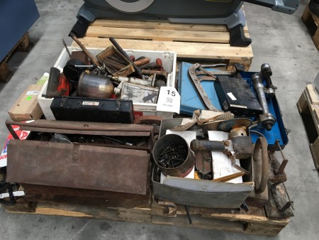 Pallet with mixed screws, nuts, tools etc.