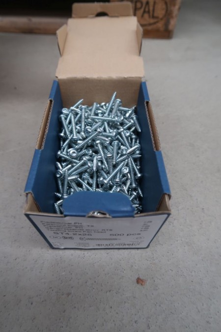 5000 pcs. screws