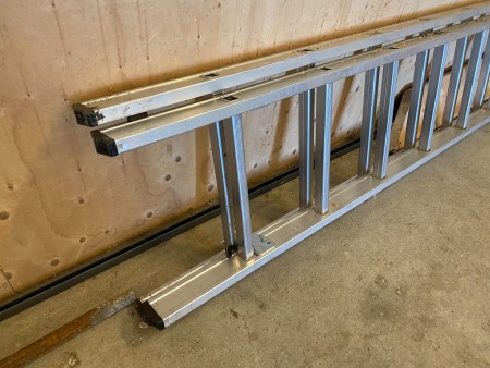 15 step pull-out ladder in alu