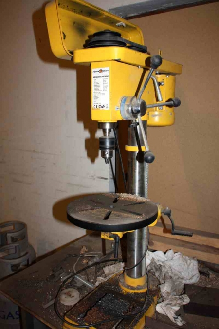 Bench Drill, Power Craft, type ZJ4116A. 12 speeds. Speed: 210 - 2220 r / min. Chuck: 16 mm. Stroke: 80 mm. Year of manufacture 2009. Trolley