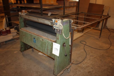 Gluing applicator machine, working width approx. 1000 mm. Henning Hansen joinery