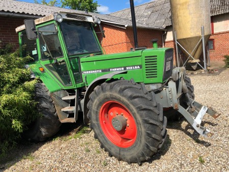 Fendt traktor, model: Farmer 312 LSA, type: FWA 199S. Bemærk anden adresse