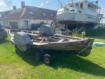 Boat incl. boat trailer. Note other address