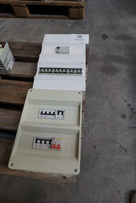 2 pcs. relay boxes, with fuses