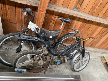 Moped, brand: Piaggio + bicycle + spare parts for scooter