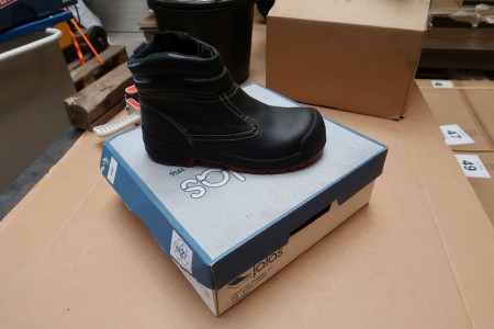 1 pair of safety boots Jalas, size 40