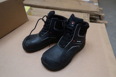 1 pair of safety boots Brynje, size 41