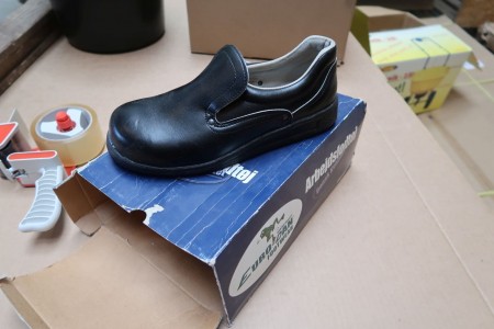 1 pair of safety shoes Eurodan, size 41