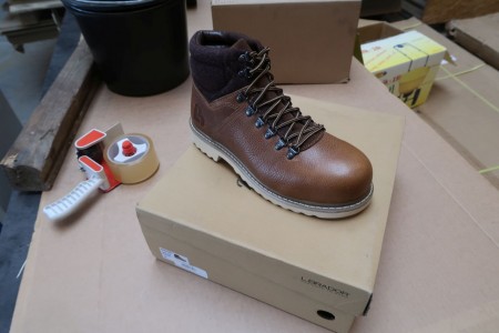 1 pair of safety boots L.Brador, size 45