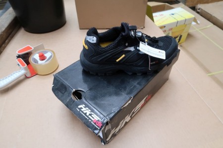 1 pair of shoes Hks, size 38