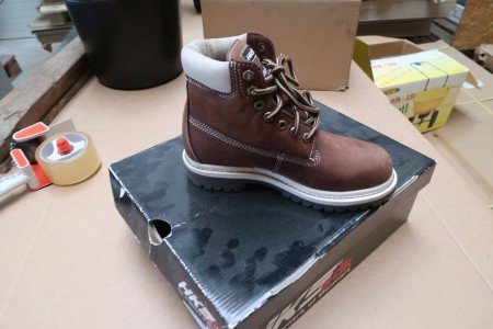 1 pair of boots Hks, size 38