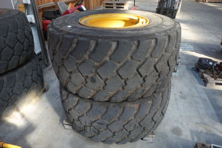 2 pcs. machine tires