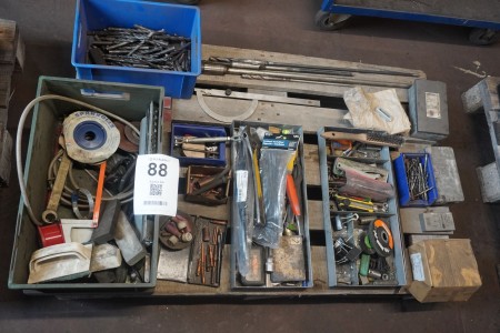 Various tools on pallet