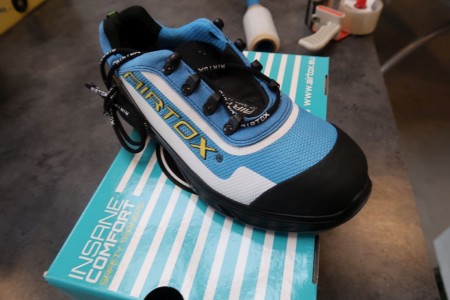 1 pair of safety shoes Airtox