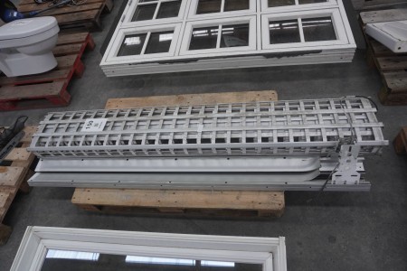 Safety grille with rails
