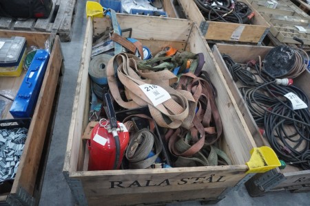 Lot of tensioning straps with strap tightener + 3 pcs. chain details etc.