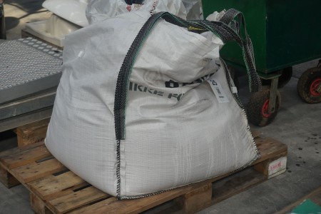 Approx. 440 kg of mortar