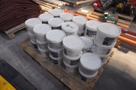 43 buckets Pansarol V paint