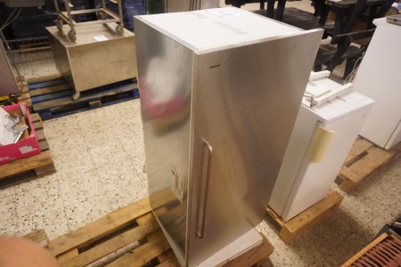 Refrigerator, brand: Siemens