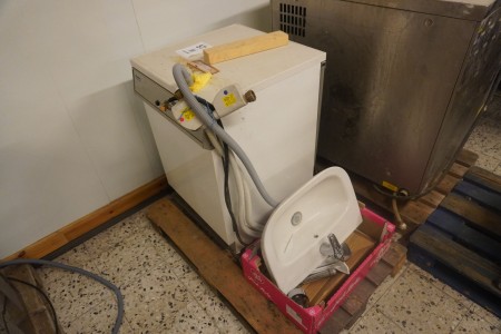Industriopvaskemaskine, mærke Miele, model: G7859 + håndvask med armatur