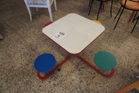 Children's table with 4 chairs / seating