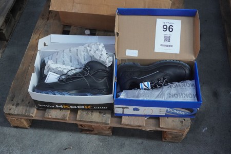 2 pairs of safety shoes